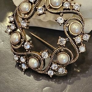Elegant Goldtone and Faux Pearl Brooch Costume Jewelry